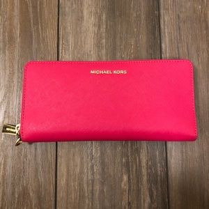 Michael Kors Jet Set Travel Continental Ultra Pink